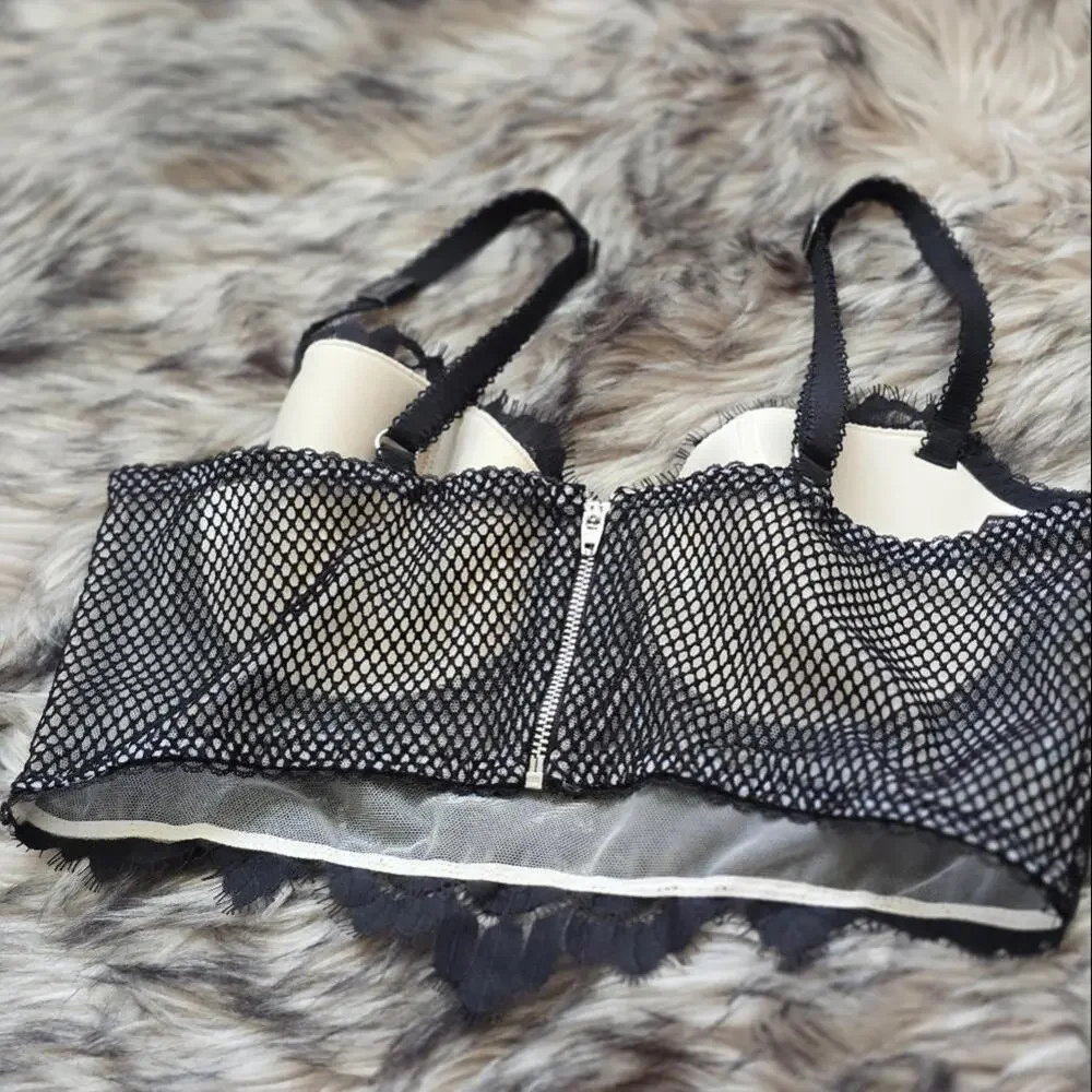 Victorias Secret Black & Nude Lace Bra - Picture 3 of 4